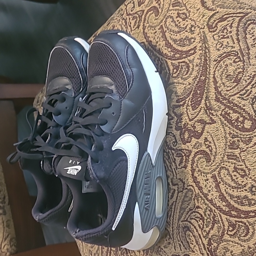 Women's size 8.5 Air shoes 👟